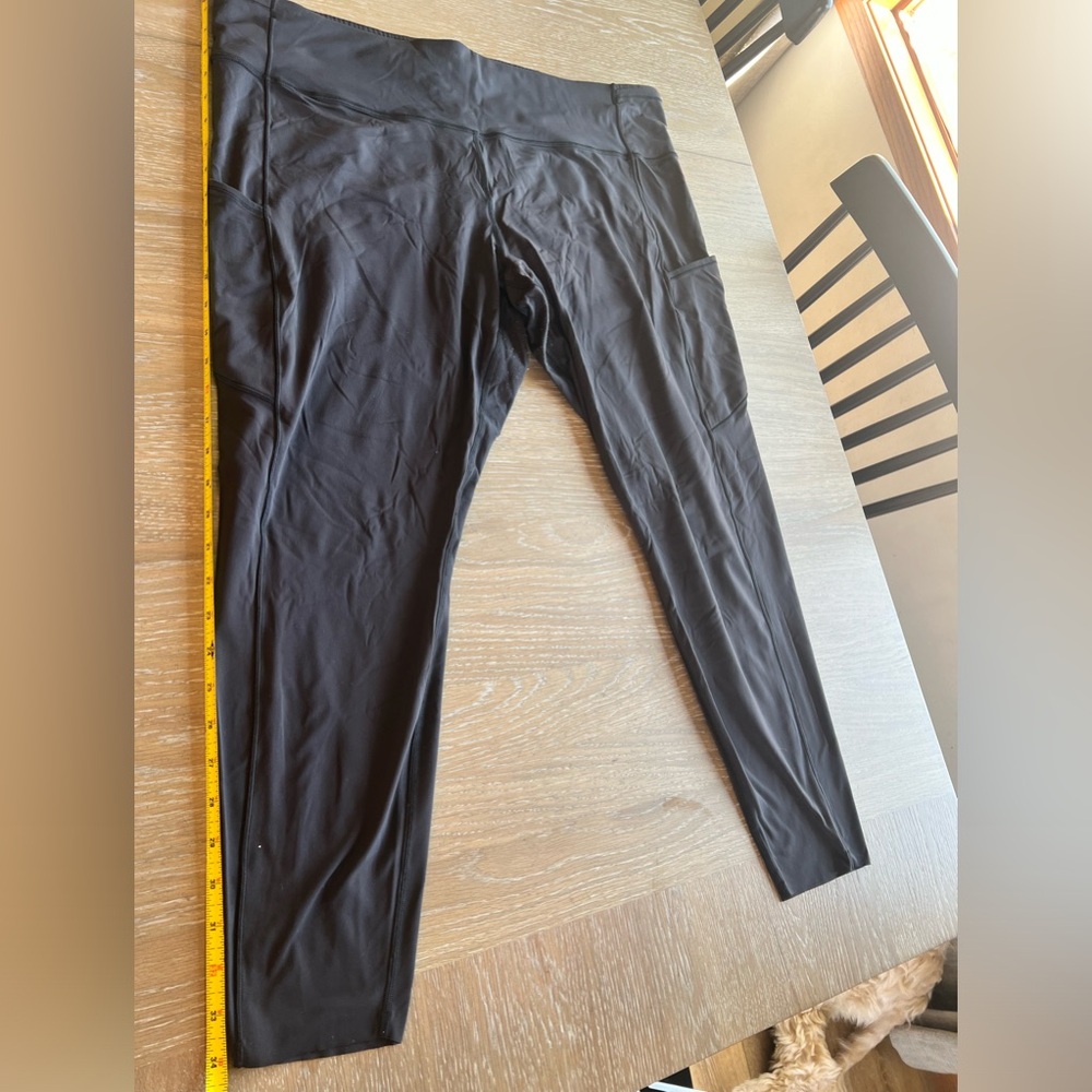Fast and Free 25” with pockets Black Lululemon size 20.